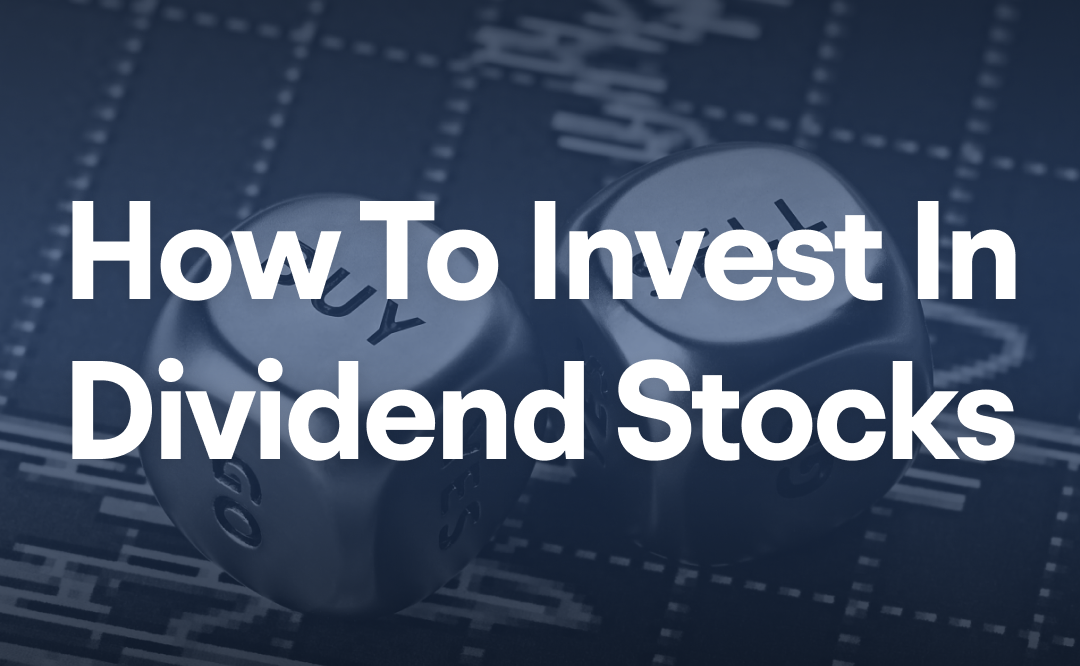 Illustrasjon med teksten How To Invest In Dividend Stocks over aksjemarked og terninger